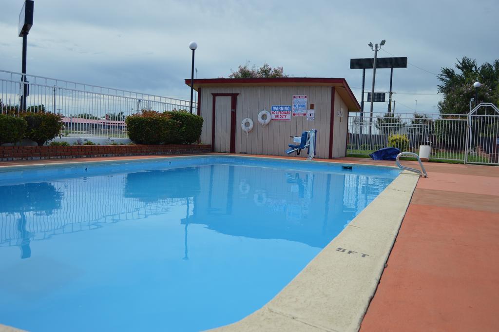 Americas Best Value Inn Tulsa I-44 Oakhurst Exterior foto